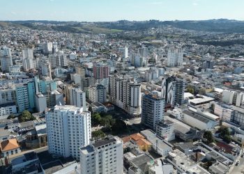 Essa cidade mistura clima europeu, tradição e uma das festas mais animadas do Brasil