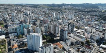 Essa cidade mistura clima europeu, tradição e uma das festas mais animadas do Brasil