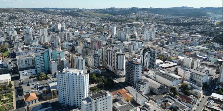 Essa cidade mistura clima europeu, tradição e uma das festas mais animadas do Brasil