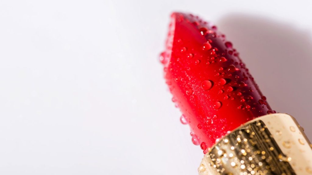 Um batom de apenas R$ 15 pode ser o ideal para você usar no dia a dia 