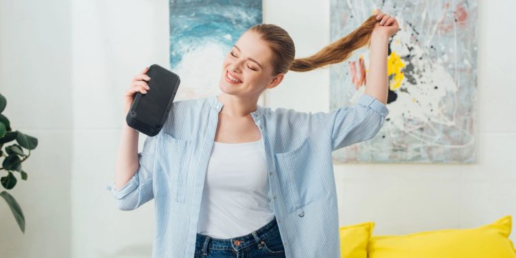 3 caixas de som Bluetooth por menos de R$ 70 que surpreendem no volume