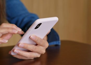 Alerta para quem for contratar um seguro de celular