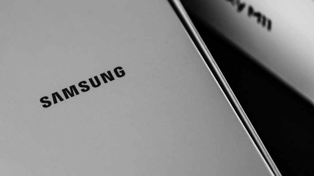 Melhor celular para comprar em setembro custa menos de R$ 2 mil e pode ser parcelado em até 12x sem juros