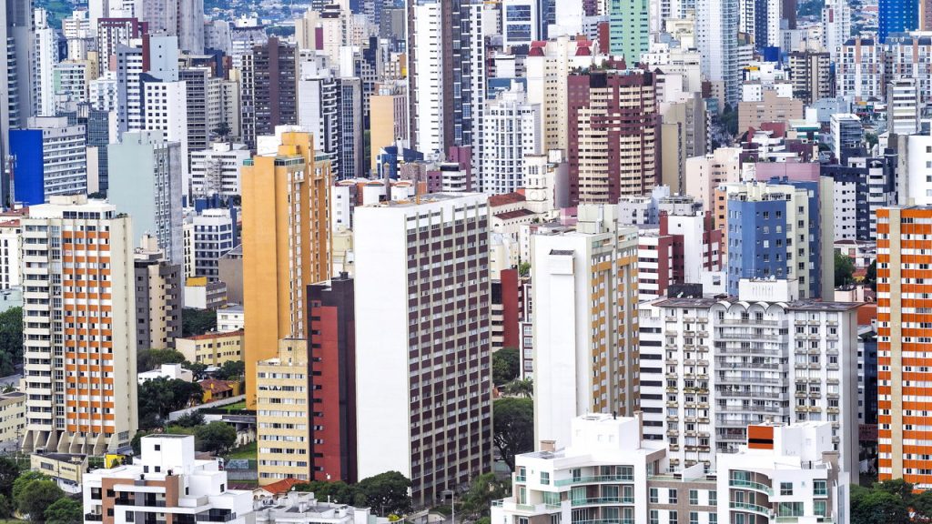 Quem tem 40 anos ou mais está animado para se mudar para essas 2 cidades