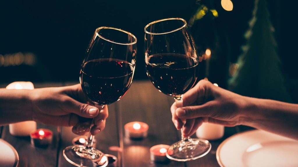 5 passos para um jantar romântico incrível e gastando menos de R$ 50 para dois
