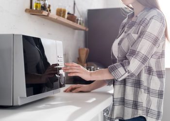 Sabia que o micro-ondas gasta menos energia que o fogão?