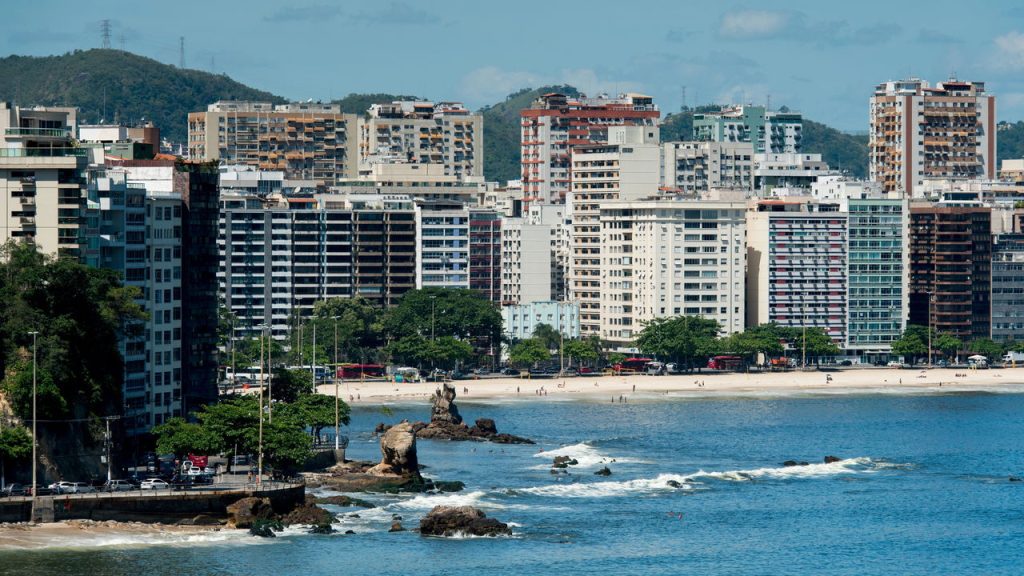 Cidade do RJ é considerada muito segura e atrai brasileiros