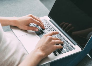 Notebook baratinho custa menos de R$ 3 mil e pode ser ótimo no seu dia a dia