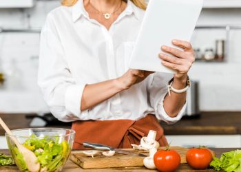 Como evitar desperdício e economizar usando só o que tem na geladeira
