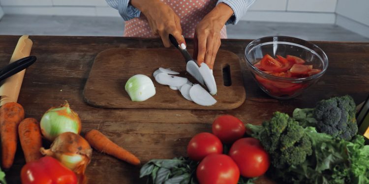 Congelar sua comida pode trazer economia de até centenas de reais por mês