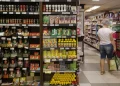 Vendas no varejo têm a terceira queda seguida puxada por supermercados
