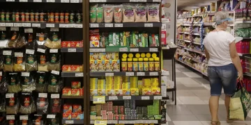 Vendas no varejo têm a terceira queda seguida puxada por supermercados