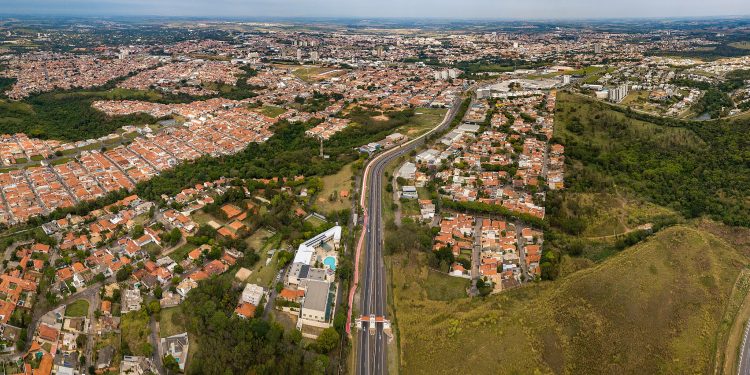 Cidade paulista recebe quase o dobro de visitantes do que tem moradores todo ano