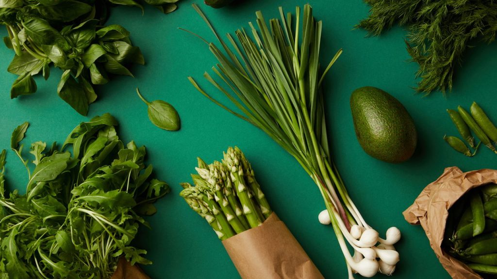 Qual o segredo para suas verduras durarem mais e economizar até R$ 100?