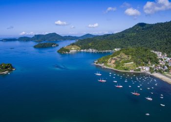 Explorar as 365 ilhas dessa cidade em uma viagem