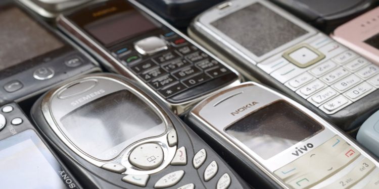 Celulares antigos que hoje valem uma fortuna para colecionadores