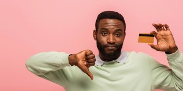 Nome sujo no Serasa pode afetar até emprego e muita gente não sabe