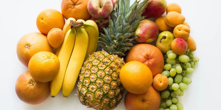 O melhor horário para comprar frutas sem gastar muito