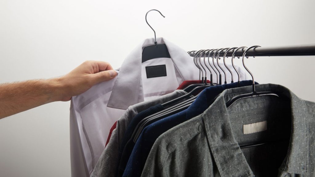 O método para montar um guarda-roupa para qualquer ocasião gastando pouco