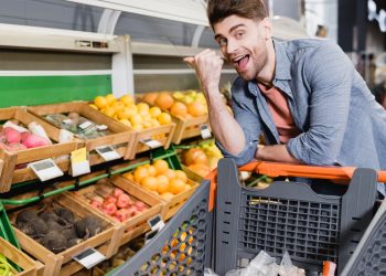 O melhor horário para comprar frutas sem gastar muito