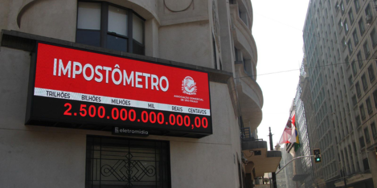 Impostômetro: Brasileiros já pagaram R$ 2,5 trilhões em impostos este ano