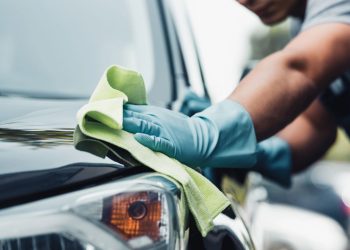 Esse hábito comum na lavagem do carro pode te custar caro!