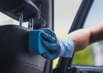Saiba como deixar os bancos do carro renovados sem gastar muito!