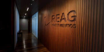 Ações da gestora Reag despencam 14% após Operação Carbono Oculto