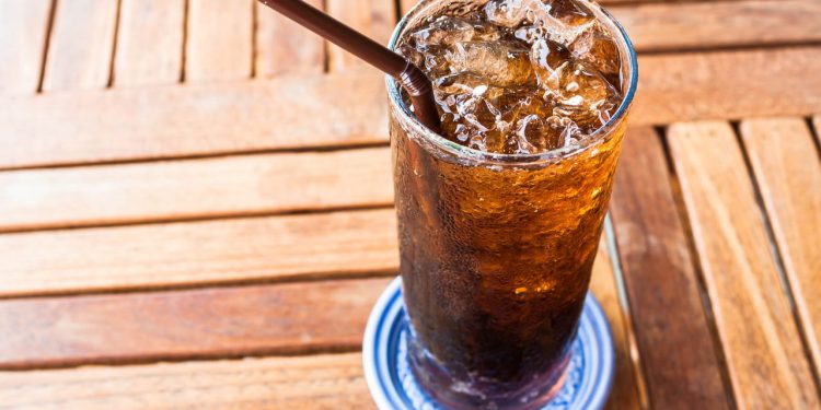 Quanto custa beber refrigerante todo dia durante 1 ano?