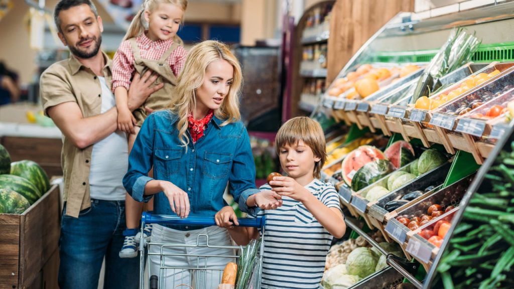 É possível se alimentar de forma saudável apenas com R$ 70?
