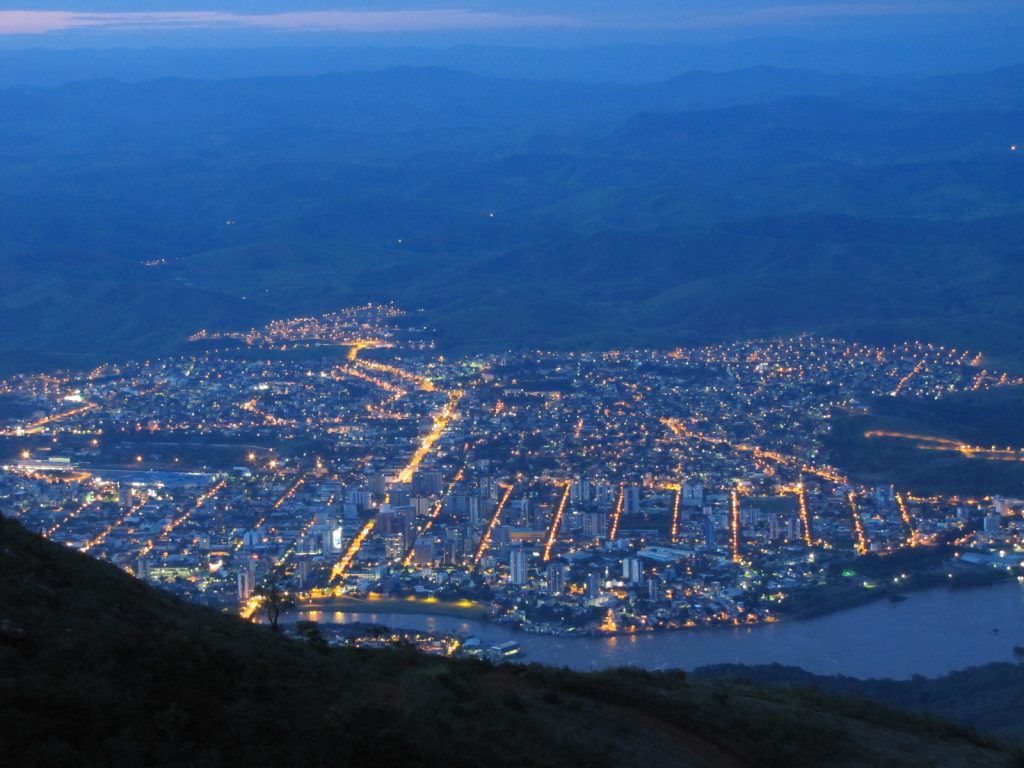 Muita gente visita essa cidade por aventura e volta por causa da cultura