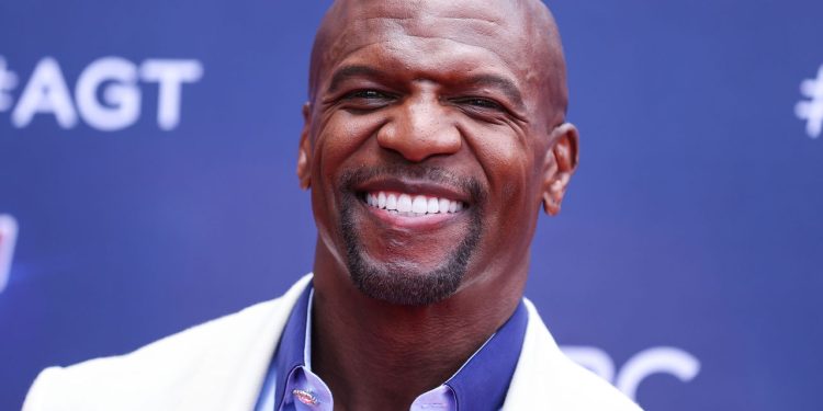 O ator que se tornou inesquecível ao viver Julius Rock, o pai mais econômico e carismático da TV em Todo Mundo Odeia o Chris