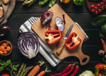 Como transformar sobras em novas receitas e gastar menos em casa