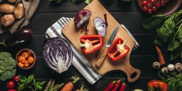 Como transformar sobras em novas receitas e gastar menos em casa