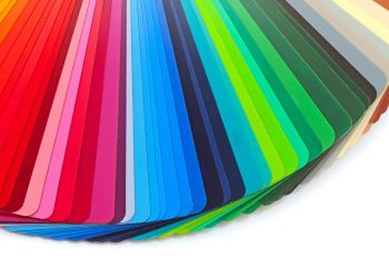 A forma perfeita para reformar o seu quarto pequeno que pode te dar mais espaço e conforto com valores a partir de R$ 80