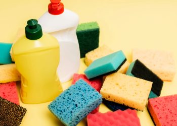 Como fazer amaciante e sabão líquido caseiro gastando pouco