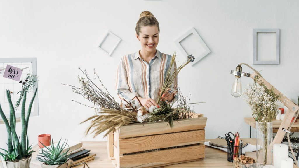 O truque barato que transforma lixo em peça de decoração