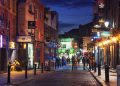 Cidade irlandesa atrai turistas e estudantes com cultura, inovação e hospitalidade