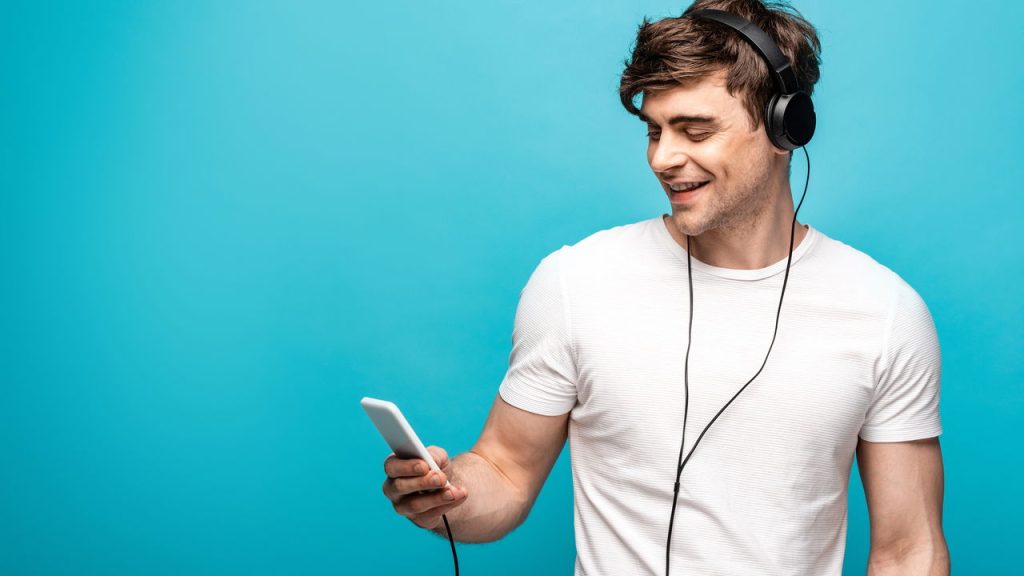 Os fones baratinhos que custam uma pechincha e entregam muita qualidade