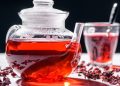 Receita simples com hibisco desintoxica o corpo e custa só R$ 15 por mês