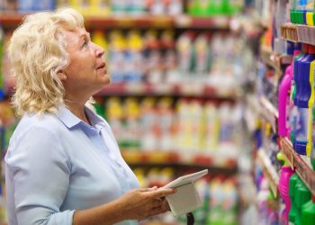 Como idosos podem economizar muito no mercado?