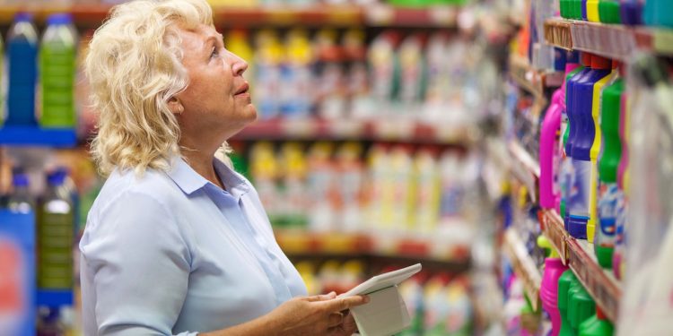 Como idosos podem economizar muito no mercado?