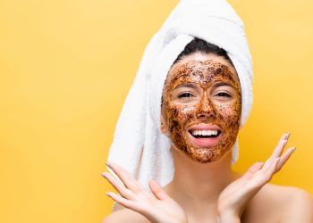 Como preparar esfoliante caseiro com café e açúcar por apenas R$ 1