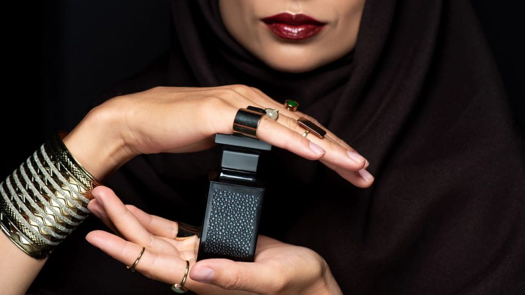Dois perfumes femininos que custam menos de R$ 300 e são ótimos para a noite