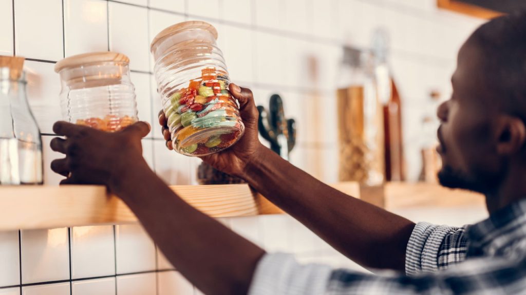 Transforme o que iria pro lixo em potes funcionais e cheios de charme
