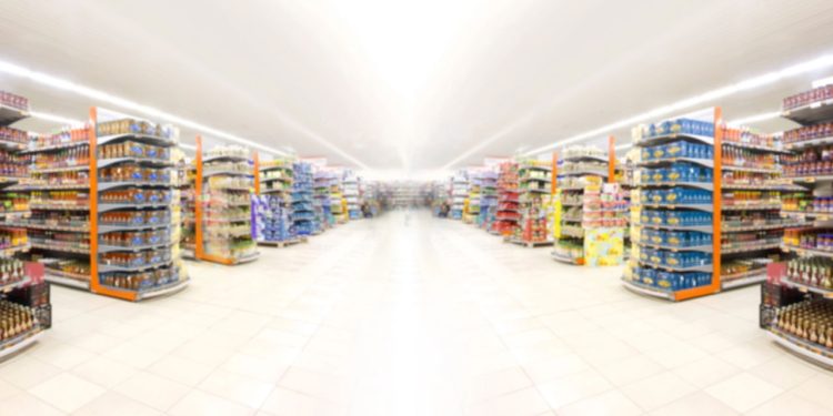 Mercado vs. feira: qual realmente faz seu dinheiro render mais em 2025?