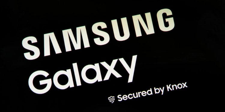 Melhor celular para comprar em setembro custa menos de R$ 2 mil e pode ser parcelado em até 12x sem juros