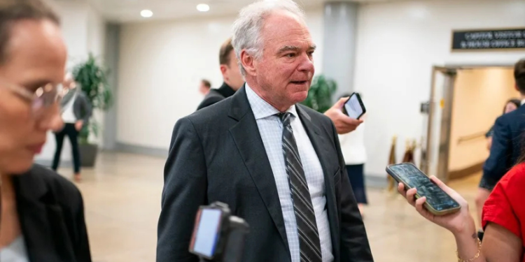 Senador Tim Kaine, um dos apoiadores do projeto / Imagem: Greg Nash