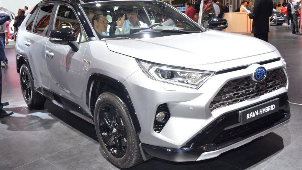 SUV da Toyota anima brasileiros custando só R$ 62 mil e fazendo quase 12 km com 1 litro de combustível