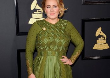 Cantora com recordes de vendas, 16 Grammys e um Oscar, tem fortuna de US$ 220 milhões